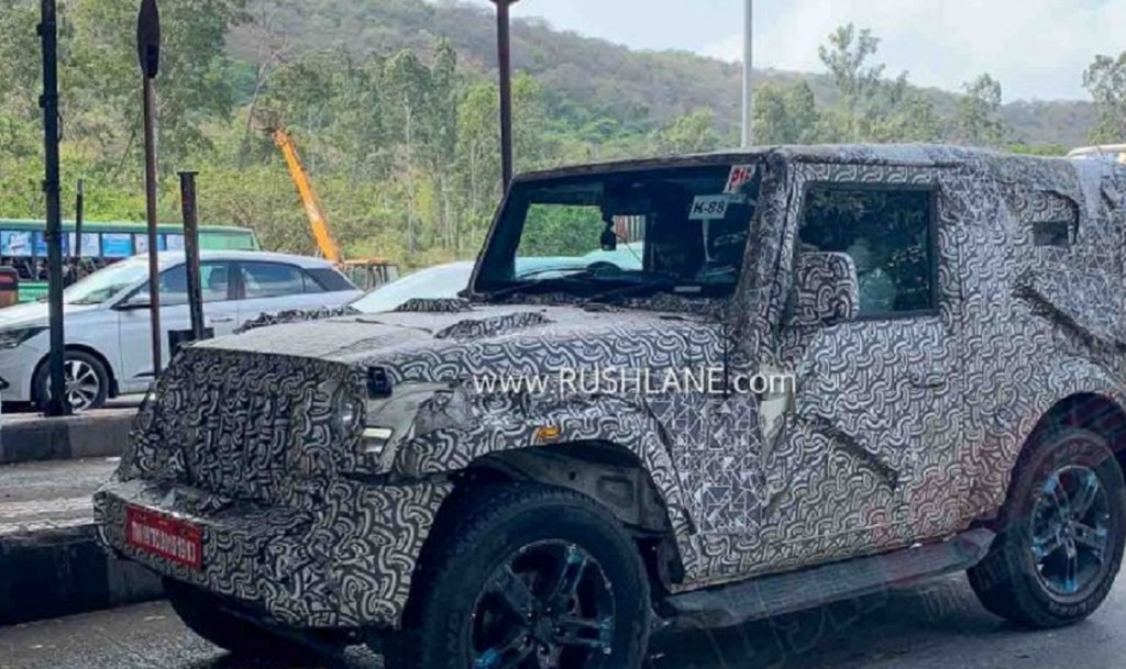 Mahindra Thar 3 door facelift spotted testing. Source- Rushlane