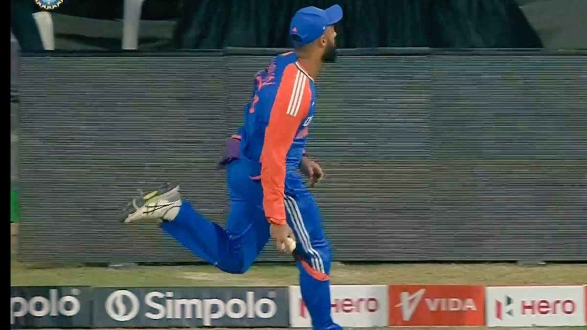 Varun Chakravarthy takes running catch in India vs England 5th T20I