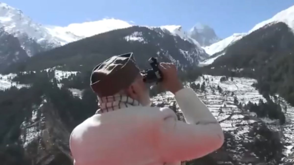 PM Modi's Uttarakhand Visit: Watch The Prime Minister Enjoy The Stunning Snow-Capped Mountain Views in Mukhwa