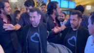 Salman Khan’s Security Pushes Aamir Khan’s Son Junaid Khan At Sitaare Zameen Par Premiere | Watch Video